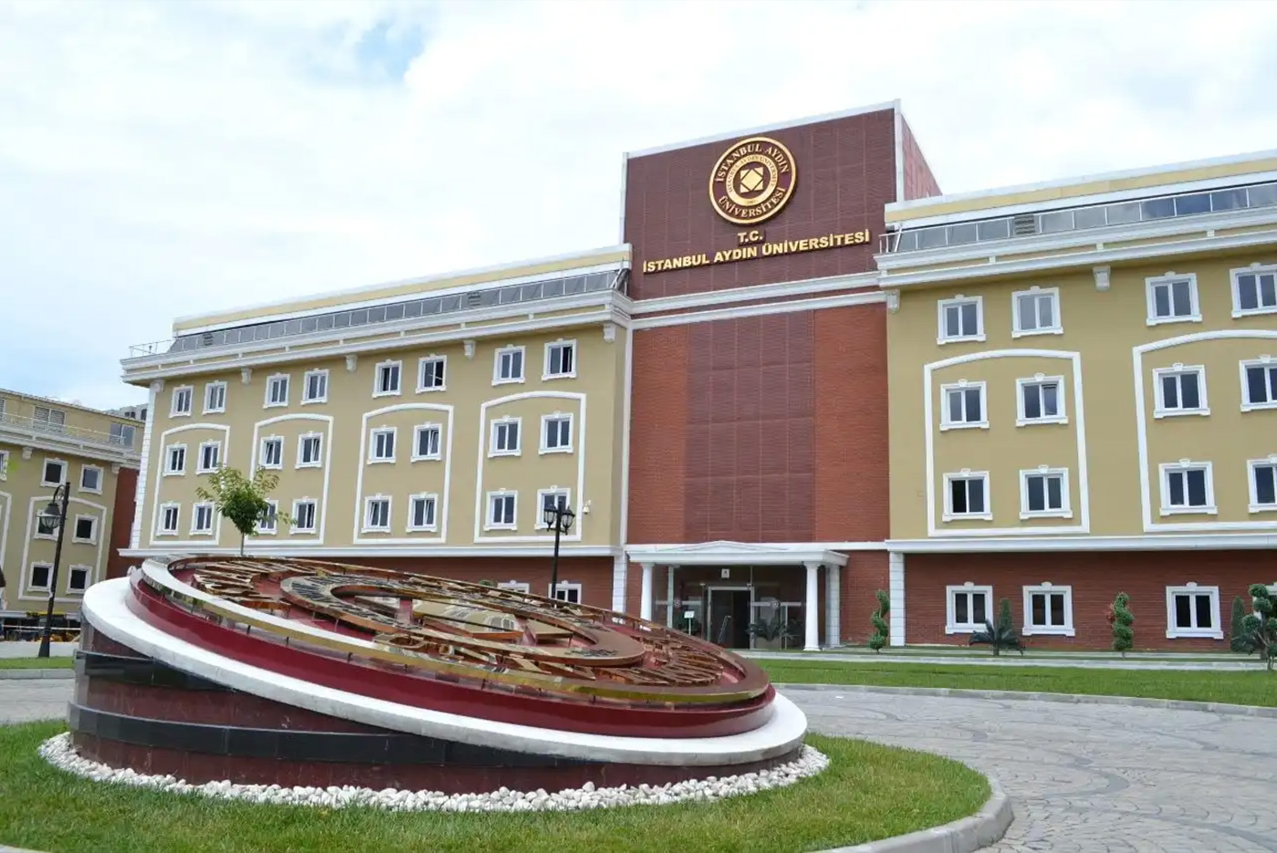 جامعة إسطنبول أيدن